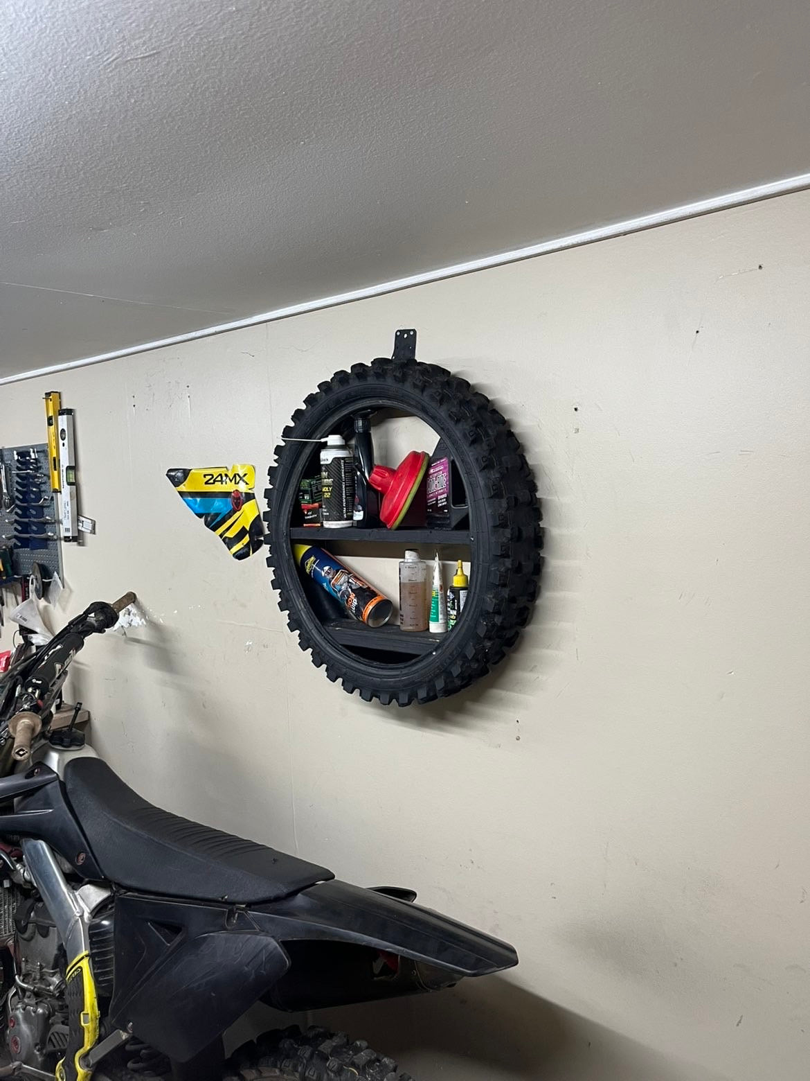 Tire Shelf 1/100 [Free Shipping]